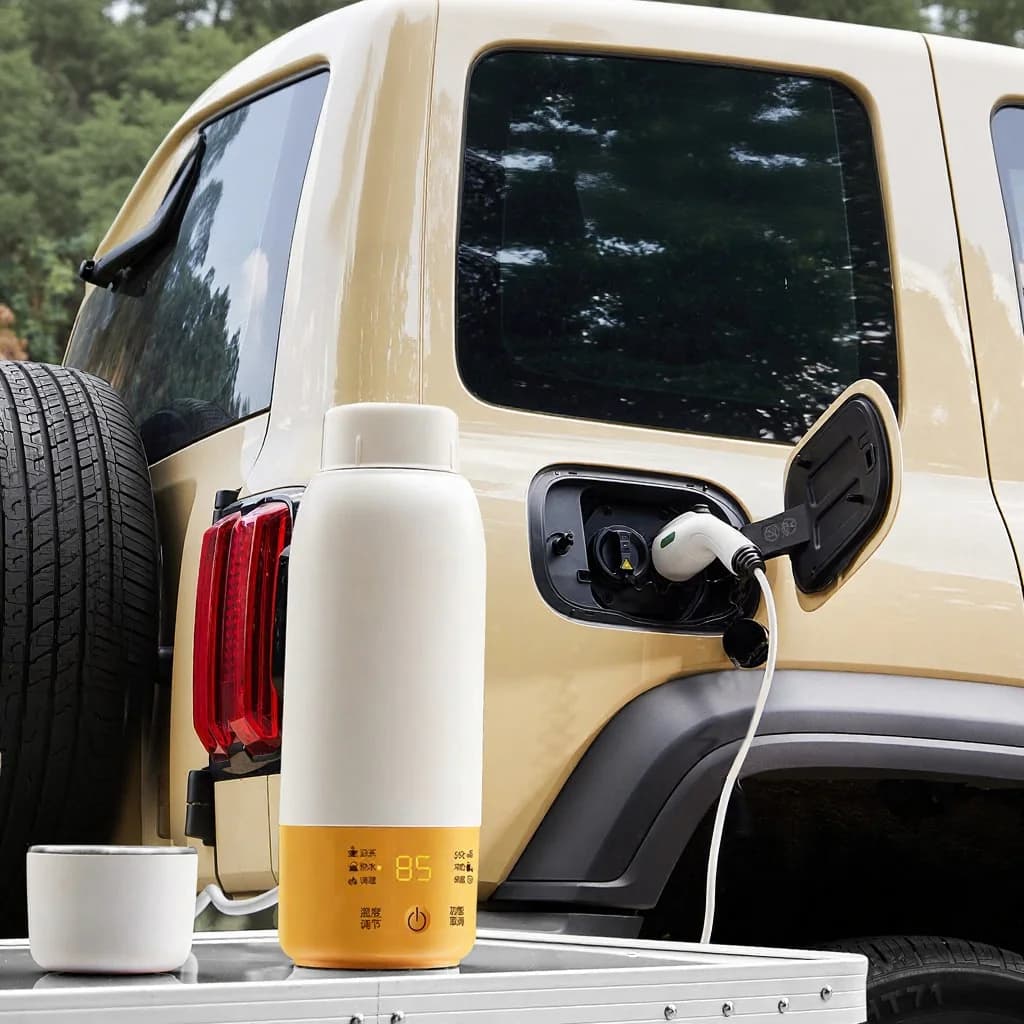 Draagbare elektrische waterverwarmbeker voor in de auto met temperatuurregeling