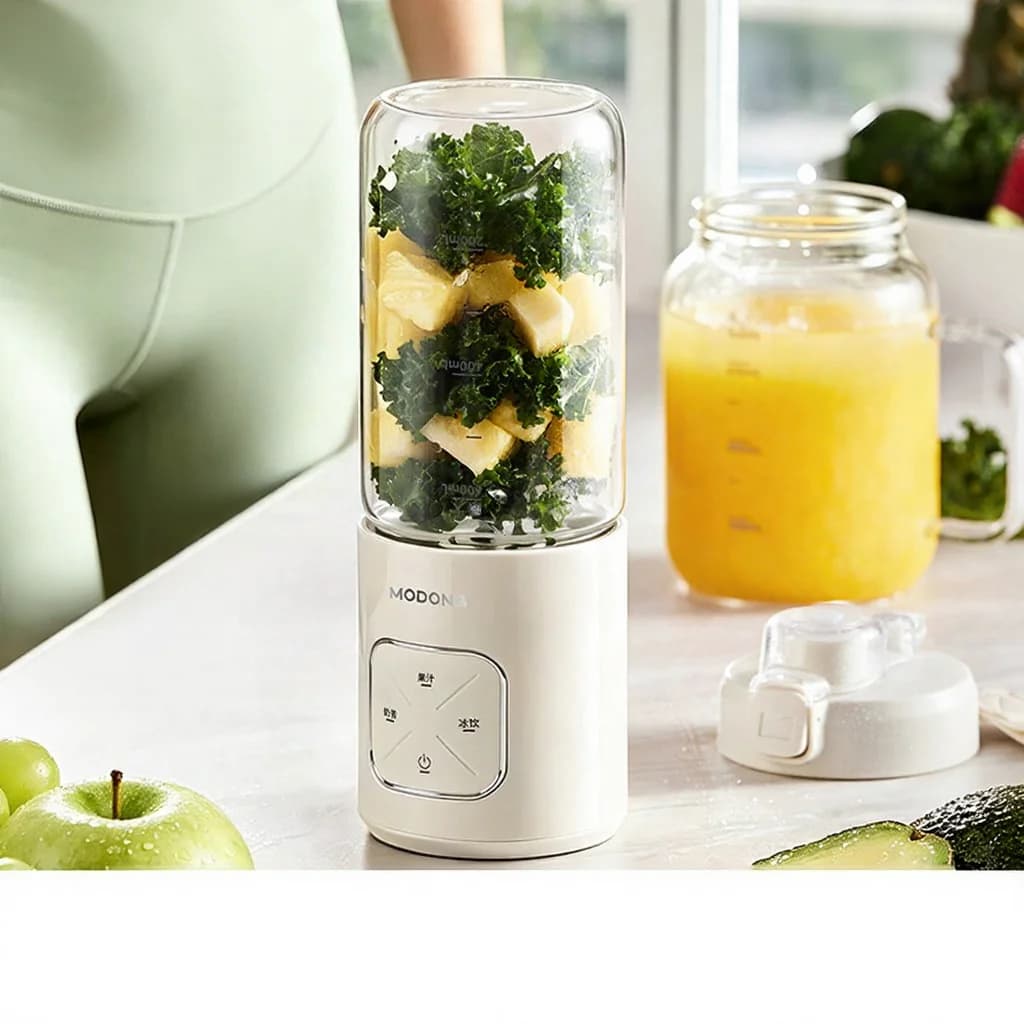Draagbare draadloze blenderbeker voor sap en smoothies